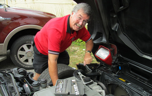 Dave repairing his 1984 during a Corvette Crossroads trip